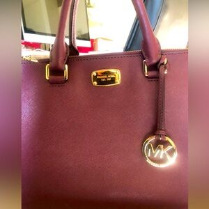 Michael kors purse handbag with cross body strap